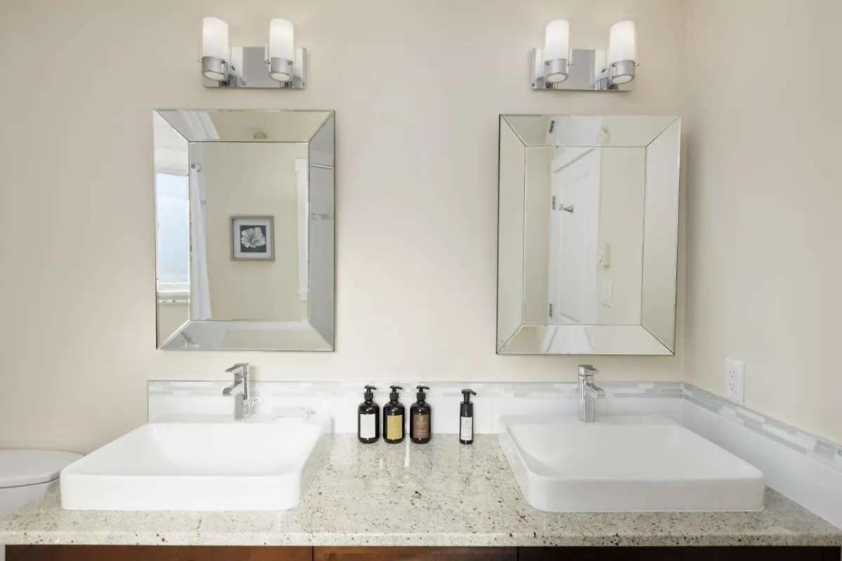 Spacious 2 Bedroom In Nanaimo With An Amazing View