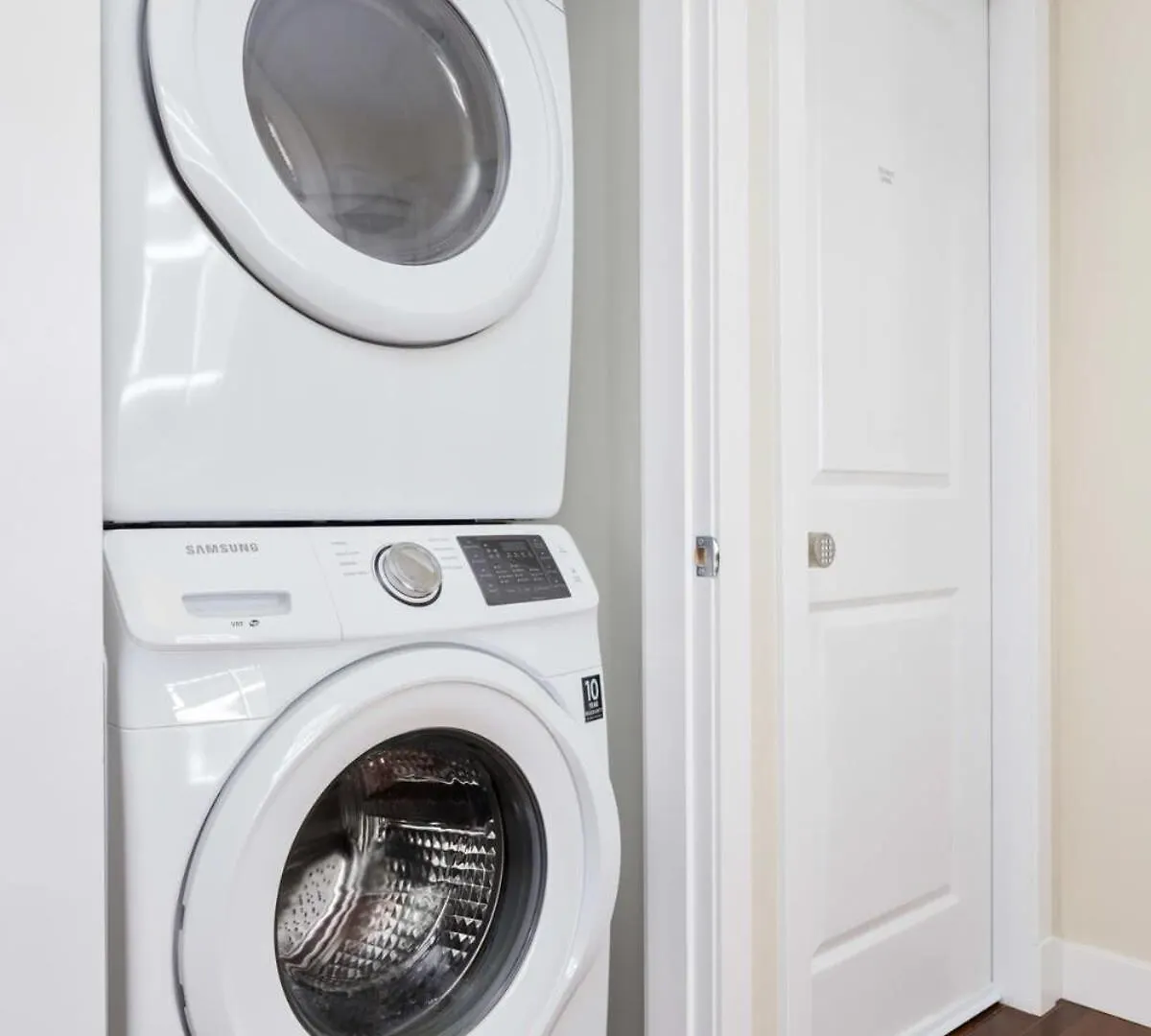 Spacious 2 Bedroom In Nanaimo With An Amazing View 0*,