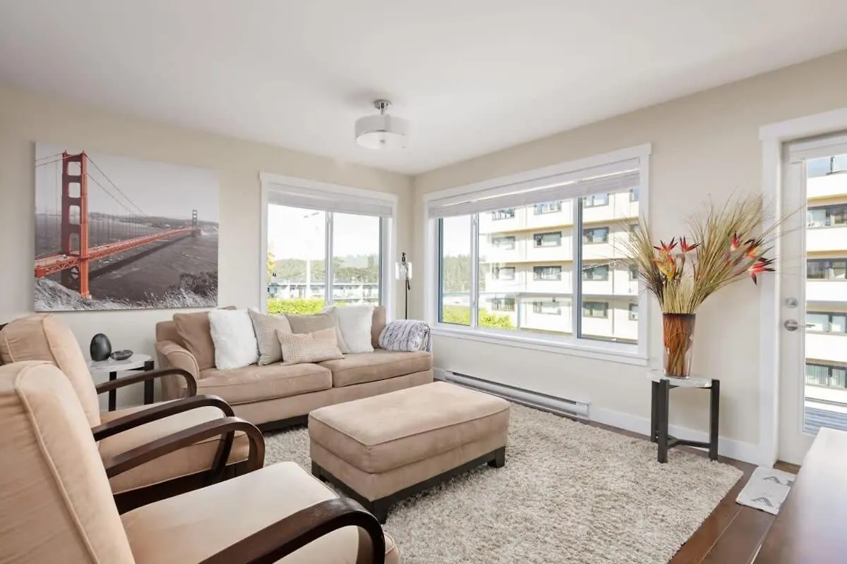 Spacious 2 Bedroom In Nanaimo With An Amazing View Holiday home